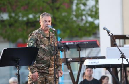 DVE UNIFORMI ENA PESEM 07 FOTO LJUBO VUKELIČ